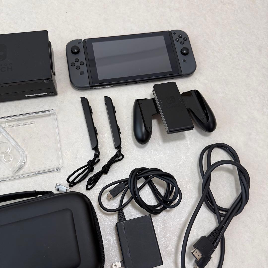 任天堂　Switch 本体一式　＋ケース等