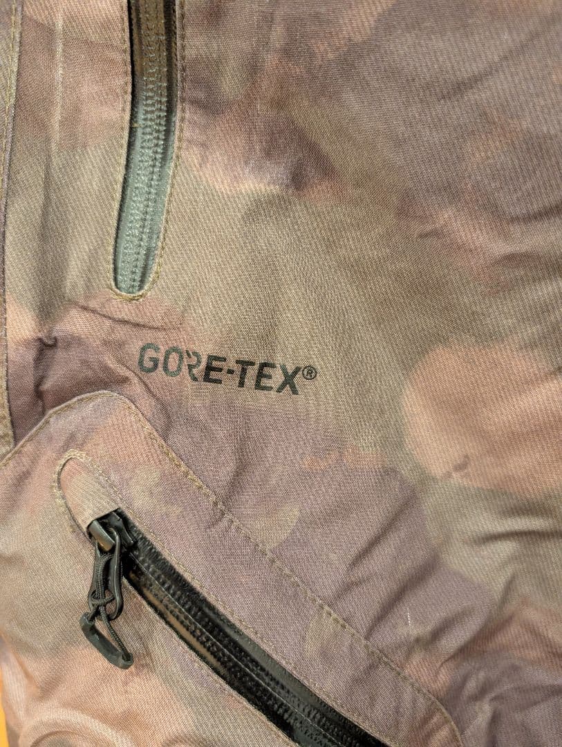 Volcom GORE-TEX 迷彩スノーボードパンツ