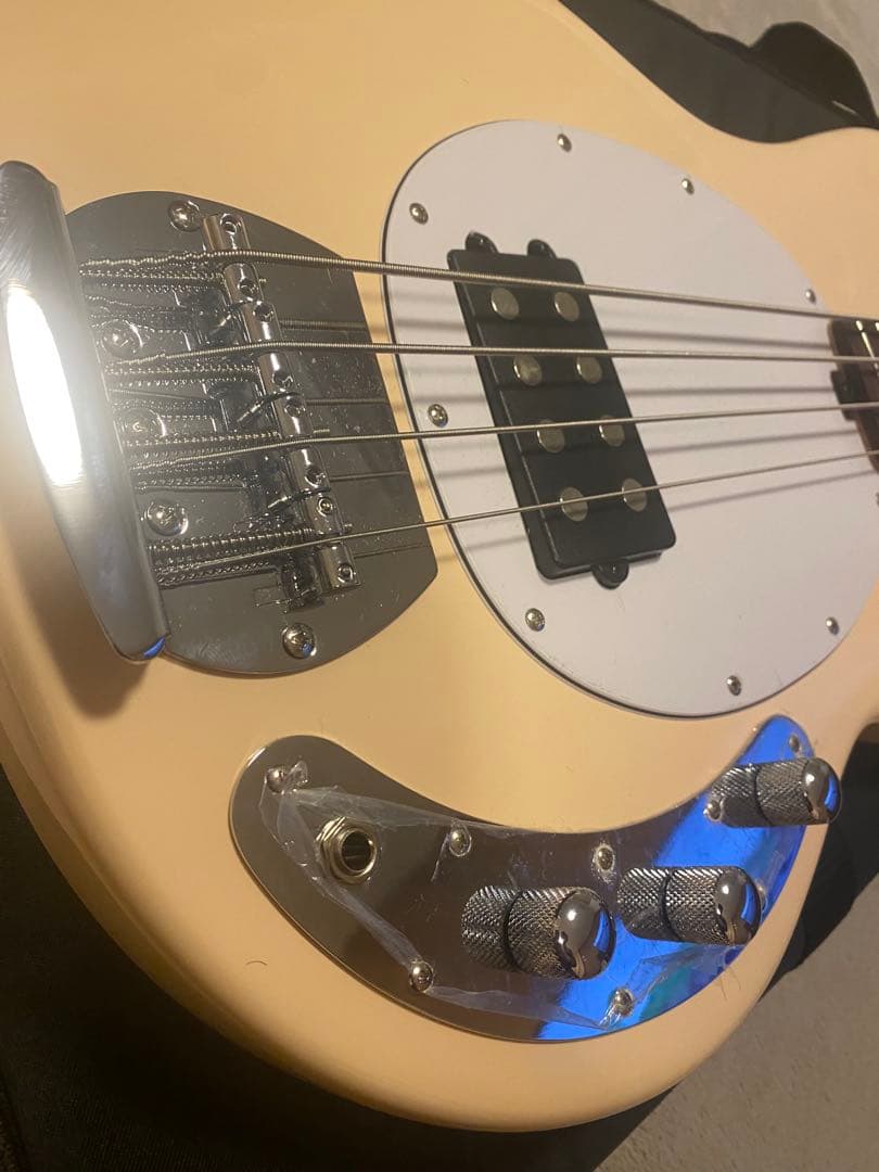 ベース Sterling by MUSIC MAN Ray4 Vintage Cream