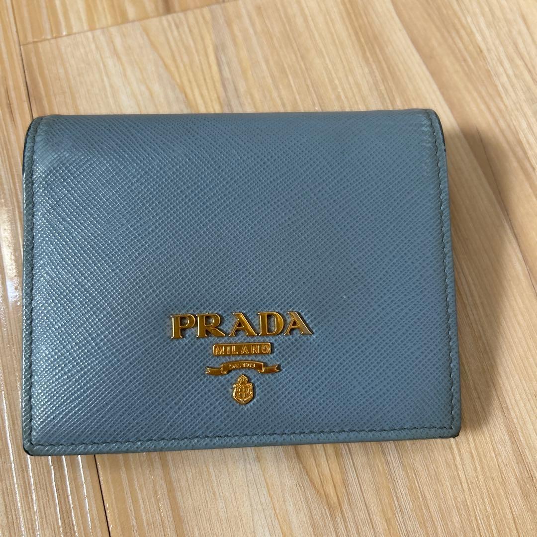 PRADA サフィアーノ　二つ折り財布　レザー　水色