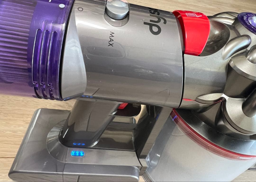 Dyson SV10Kコードレスクリーナー 充電式 アタッチメント付き
