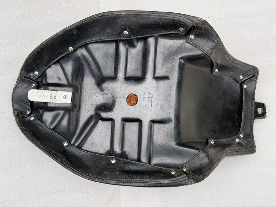 ハーレー　タックロールソロシート　EVO エボ ソフテイル