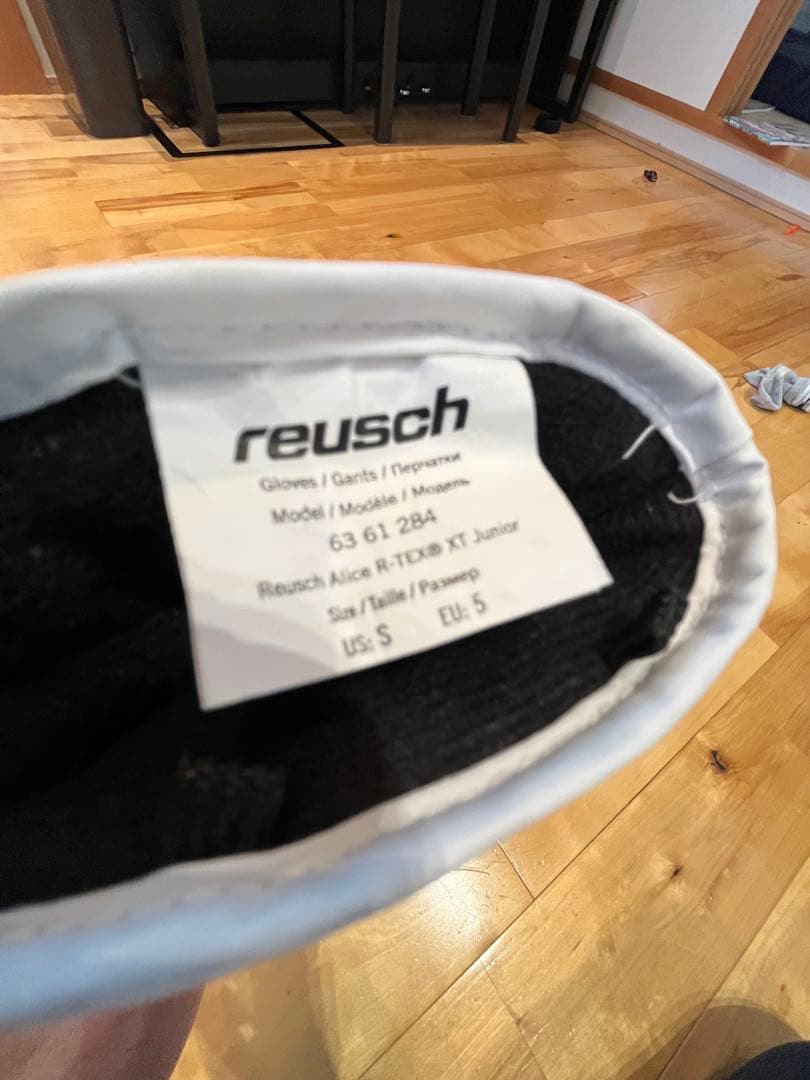 美品スキーウェア上下セット　130 ロイシュグローブセット　reusch 女の子