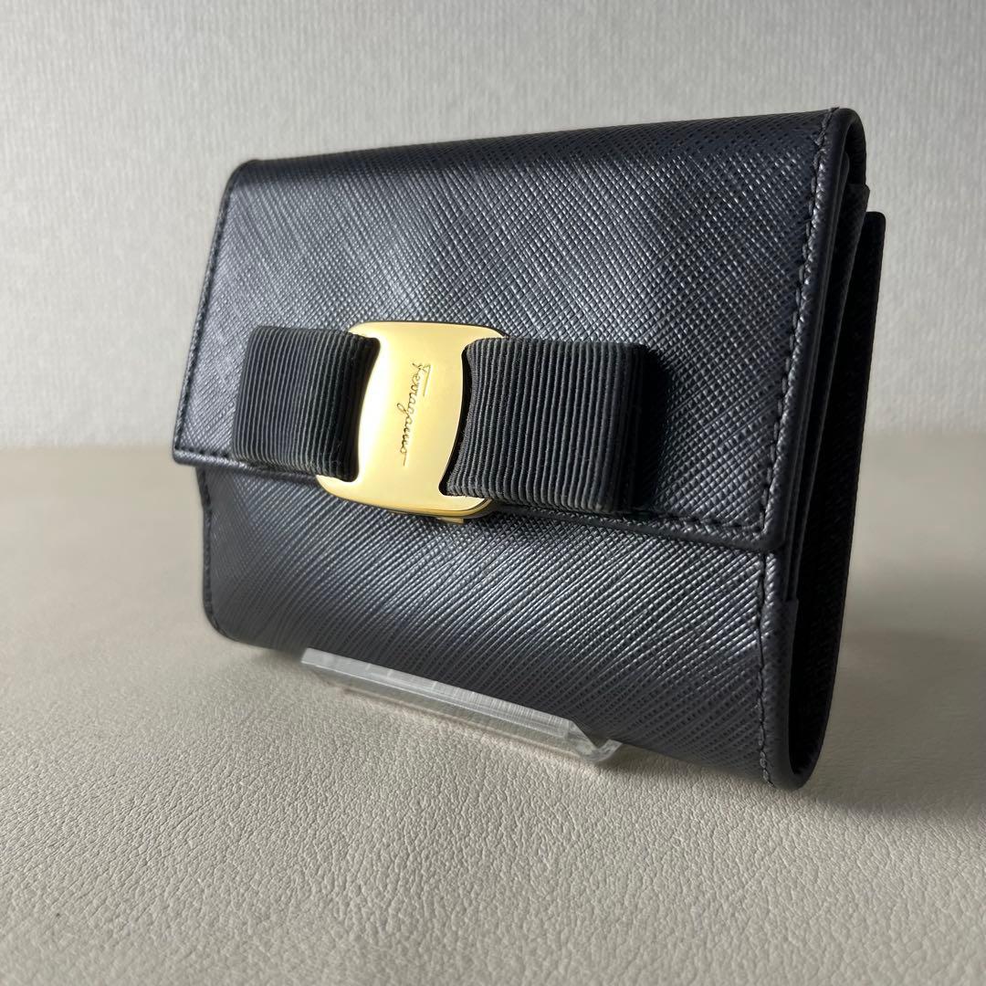 美品　フェラガモ　二つ折り財布　ヴァラリボン　カード入れ　小銭入れ　定期入れ