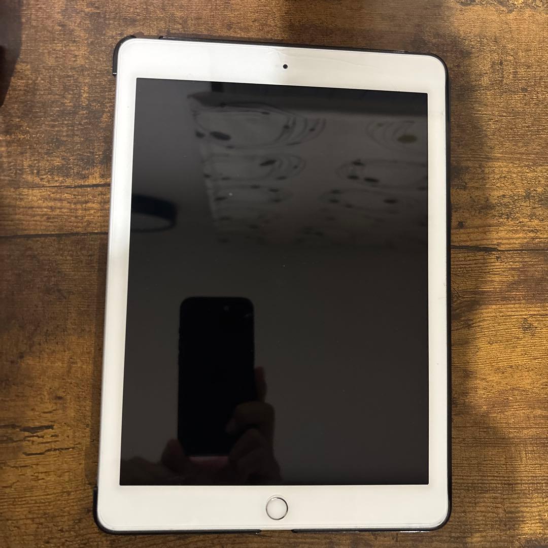 最安値 iPad第6世代 128GB WiFiモデル ケース、フィルム付き