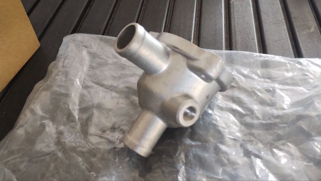 HONDA NSR250R 19311-KV3-700 サーモスタットケース