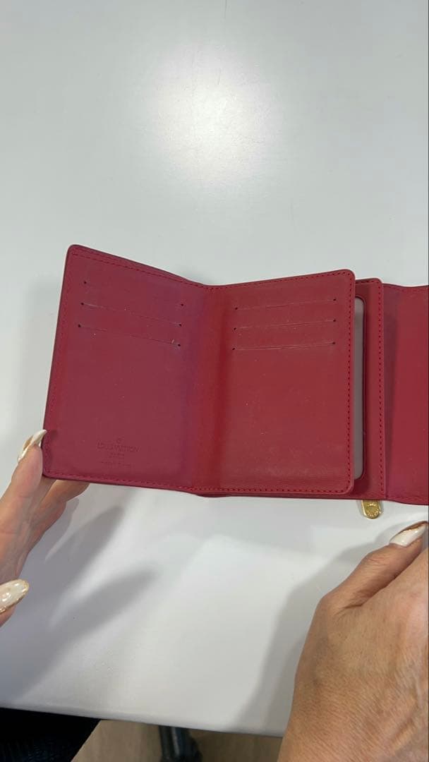 Louis Vuitton エナメル 二つ折り財布 レッド