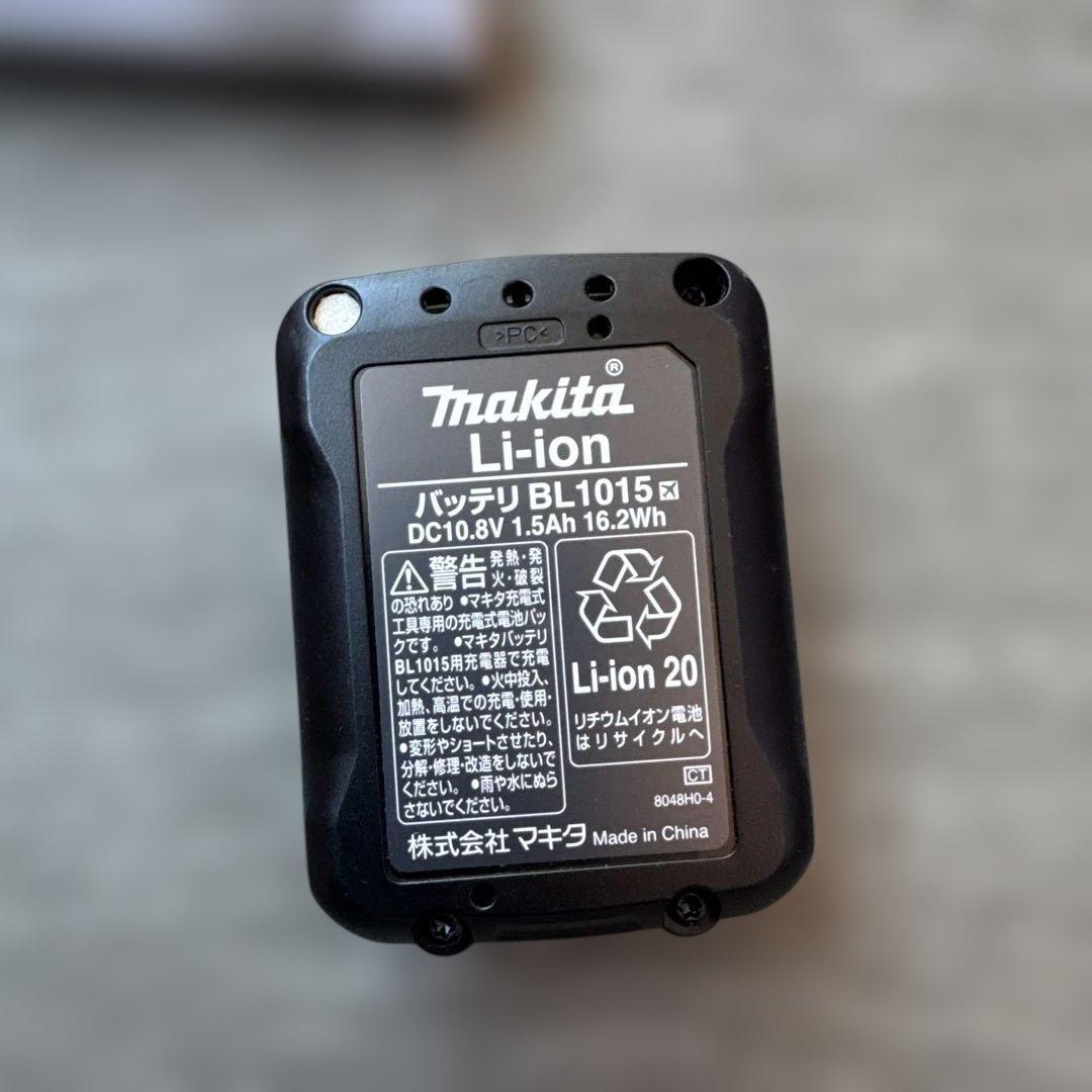 Makita コードレス掃除機 バッテリー＆充電器付き