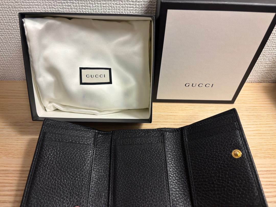 【箱保存袋付き】GUCCI GGマーモント 三つ折り財布 ブラックレザーゴールド