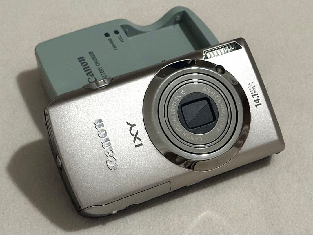 Canon IXY 10S シルバー デジタルカメラ 充電器 バッテリー