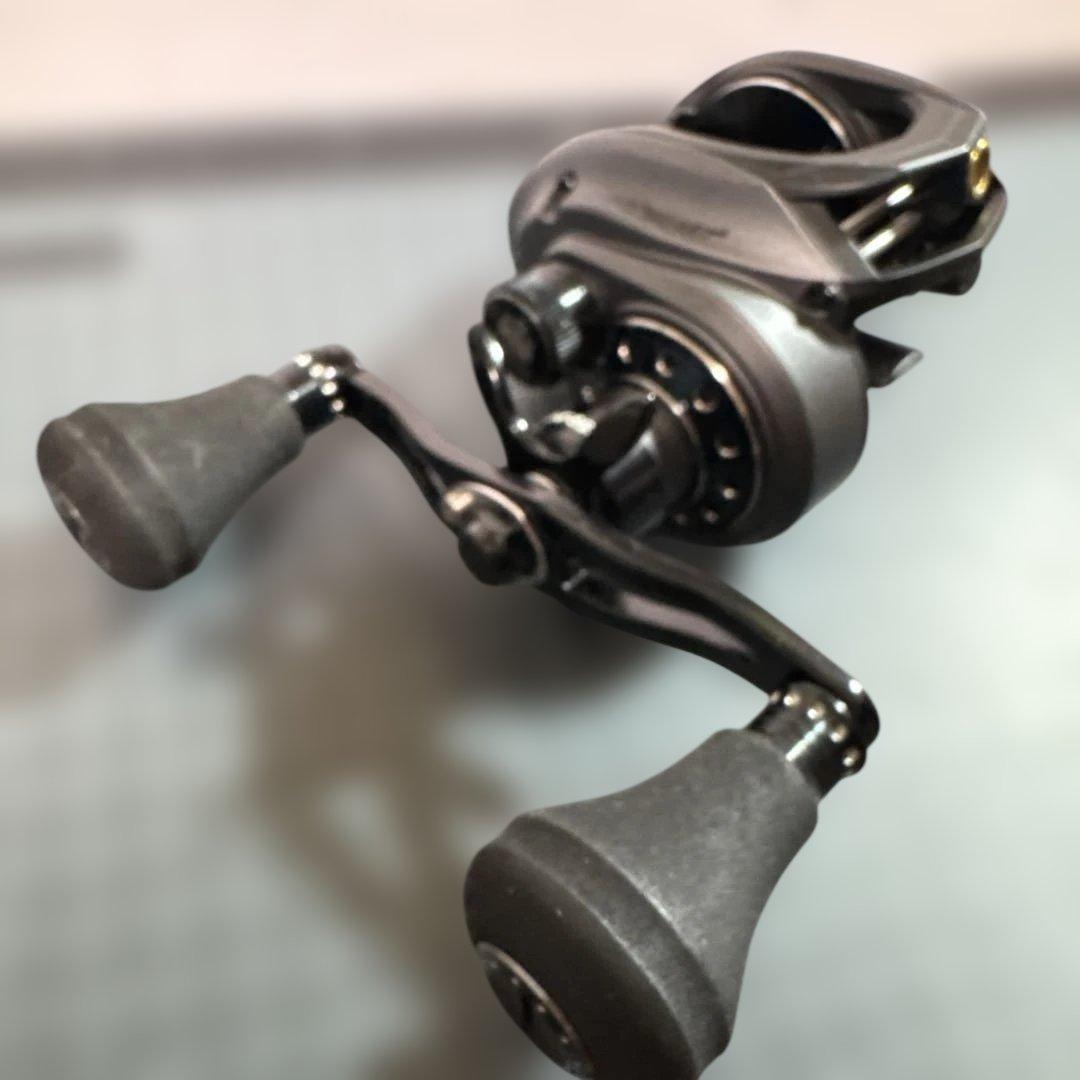 \"仝\"アブガルシア レボビースト40-HS 右巻 美品