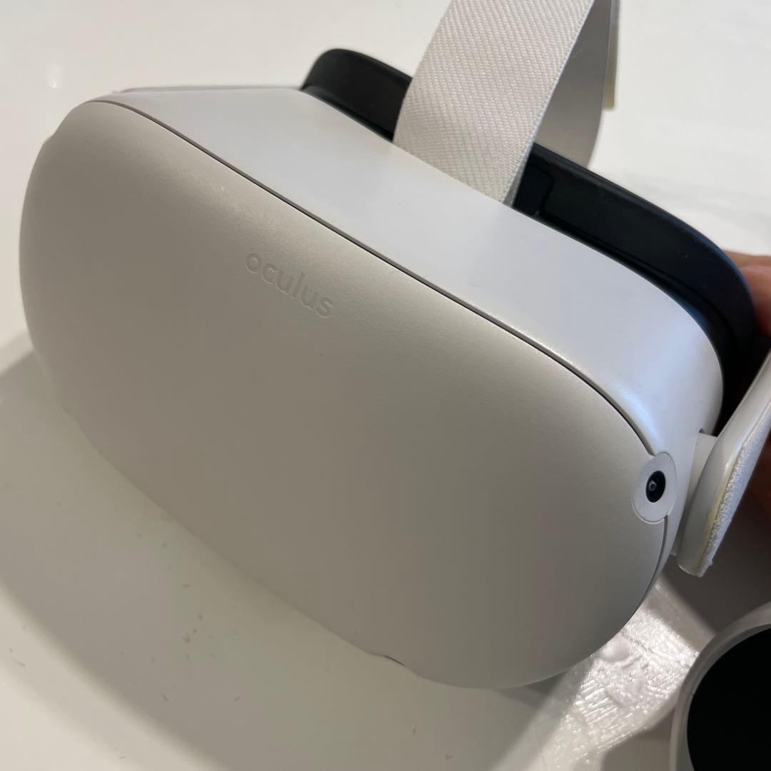 メタクエスト2 VRヘッドセットとコントローラー