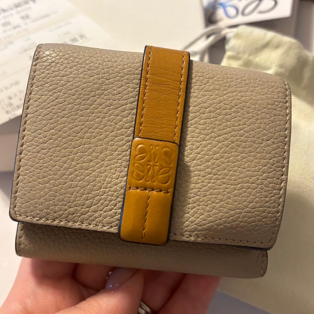 LOEWE 正規品トライフォールドウォレット 三折り ライトオーツ ハニー