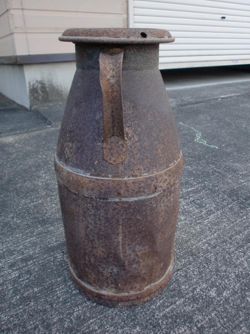 ヴィンテージ ミルク缶 古い金属製　アンティーク　錆　サビ　ガーデニング
