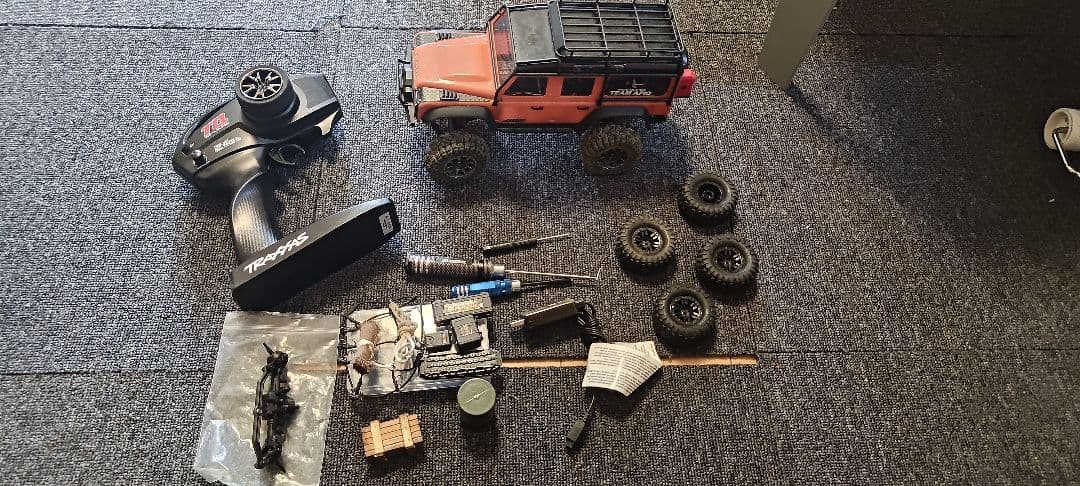 TRAXXAS　TRX4M ディフェンダー　たーたたーた