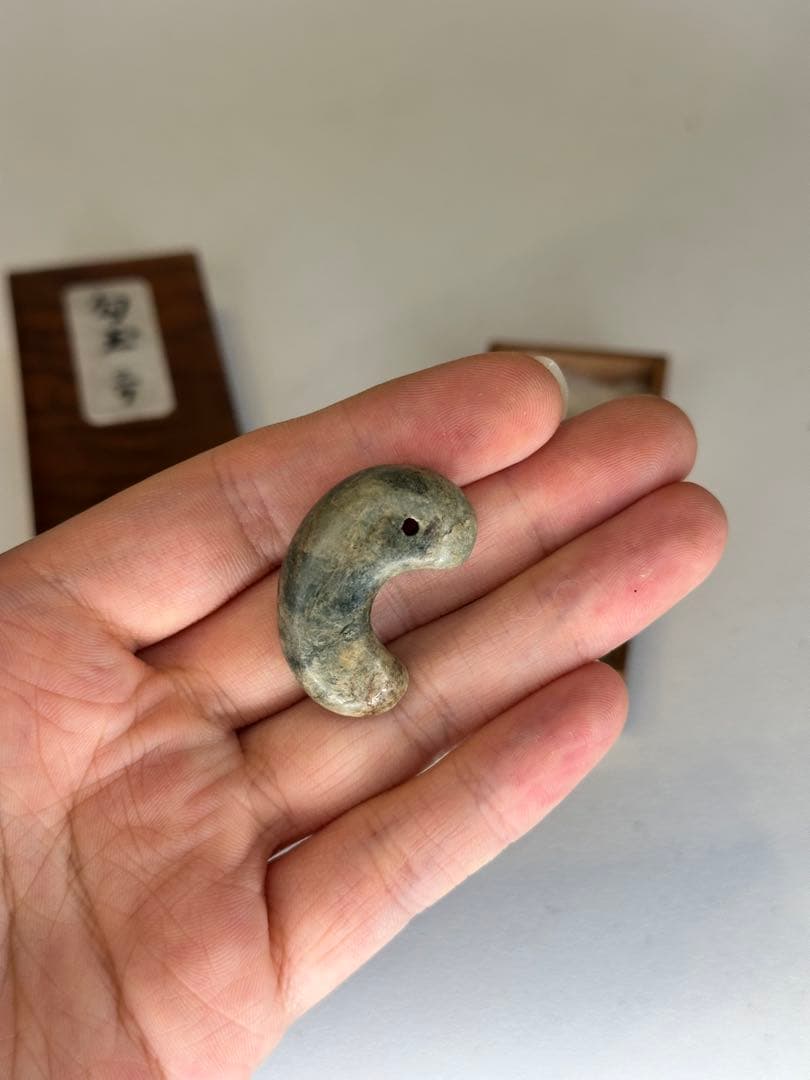 勾玉　三点　共箱付　翡翠・石製　玉石 時代物　古美術　骨董品