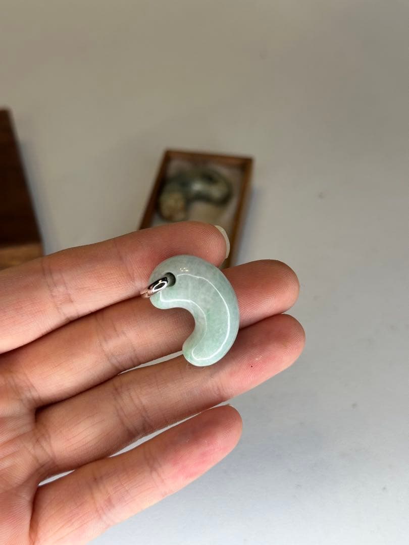 勾玉　三点　共箱付　翡翠・石製　玉石 時代物　古美術　骨董品