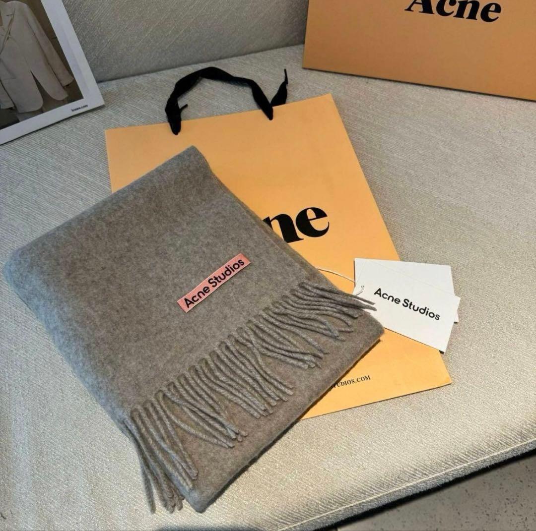 【Acne Studios】 グレー マフラー フリンジ付き