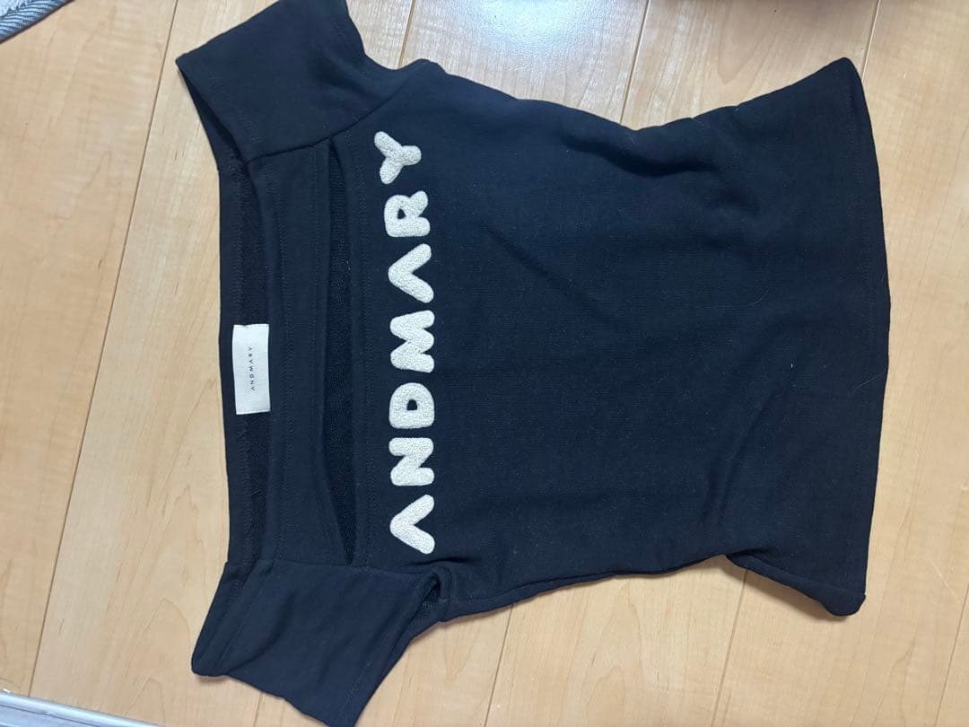 ANDMARY ロゴトップス ブラックオフショルダー Fサイズ