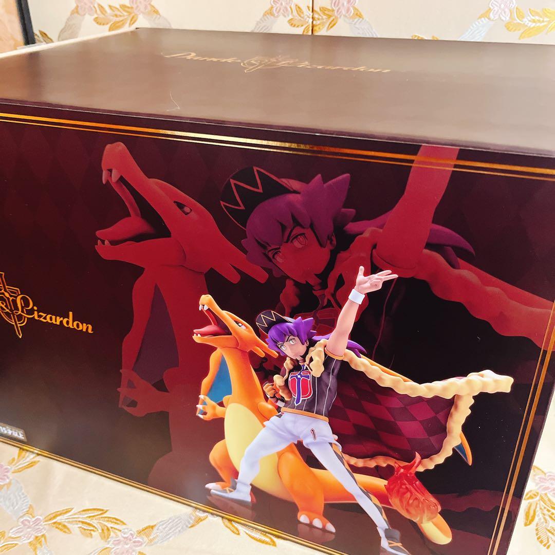 ポケモンセンター オリジナル フィギュア ダンデ & リザードン 箱付き