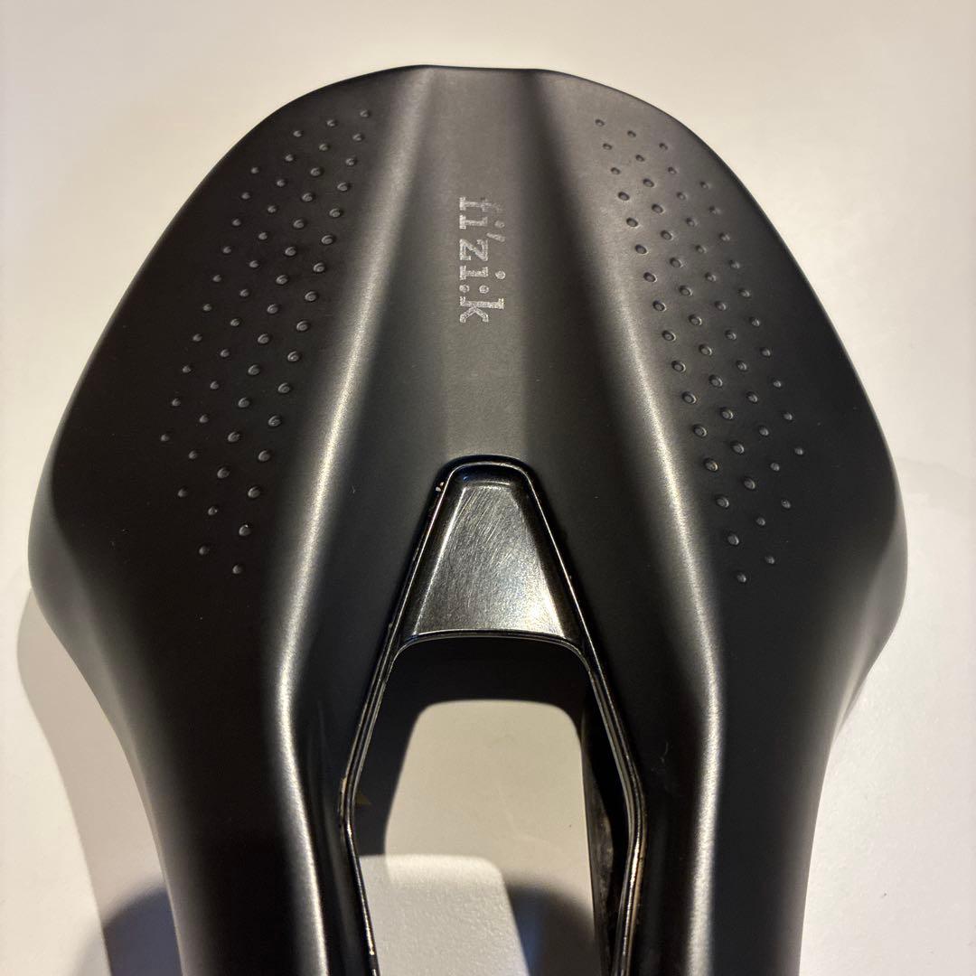 fi’zi:k フィジーク Tempo Argo R3サドル 150mm