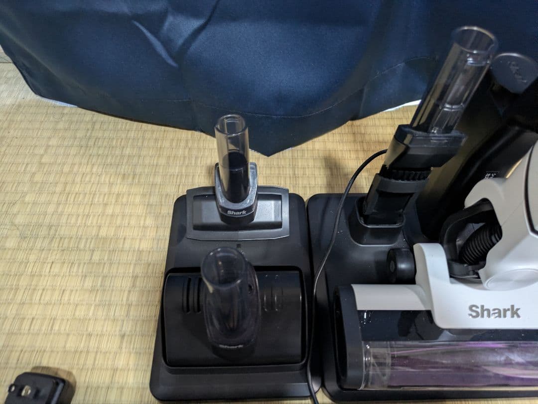 セール Shark シャーク LC400クリーナー 掃除機 バッテリー2つ