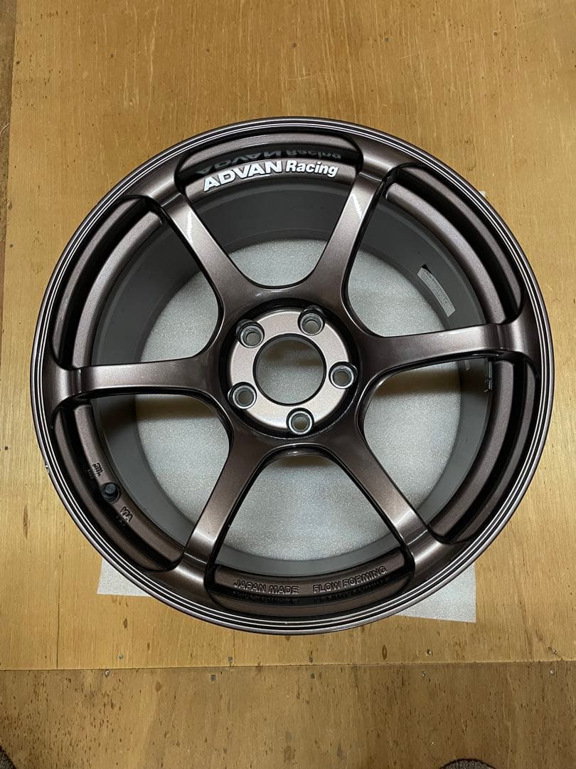 ADVAN Racing RG-4 18×9.5j+45 PCD114.3 1本