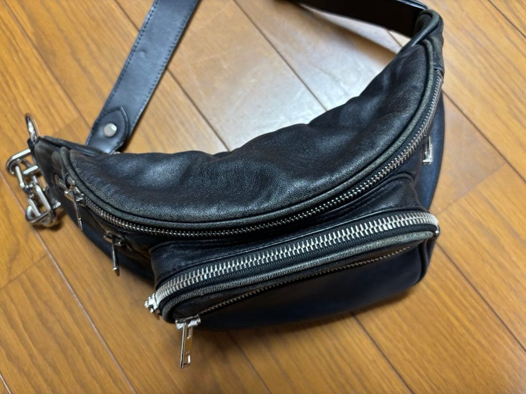 アレクサンダー・ワン　ブラックボディーバッグ