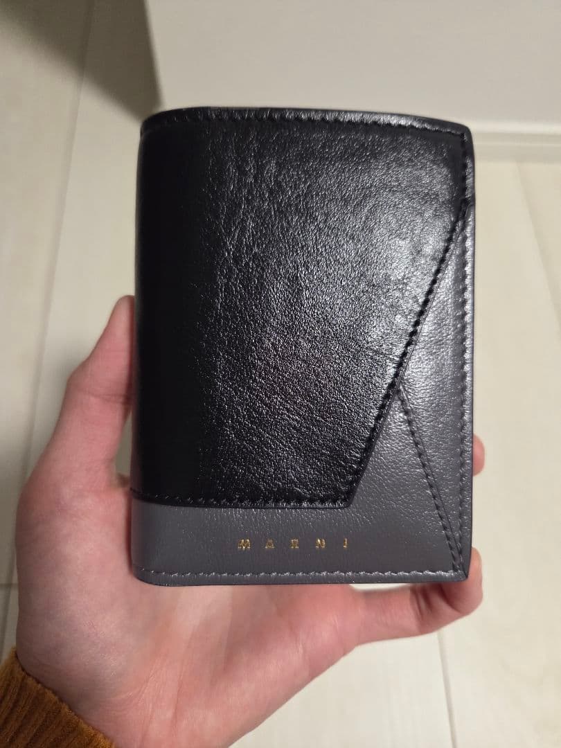 MARNI 二つ折り財布 黒 グレー