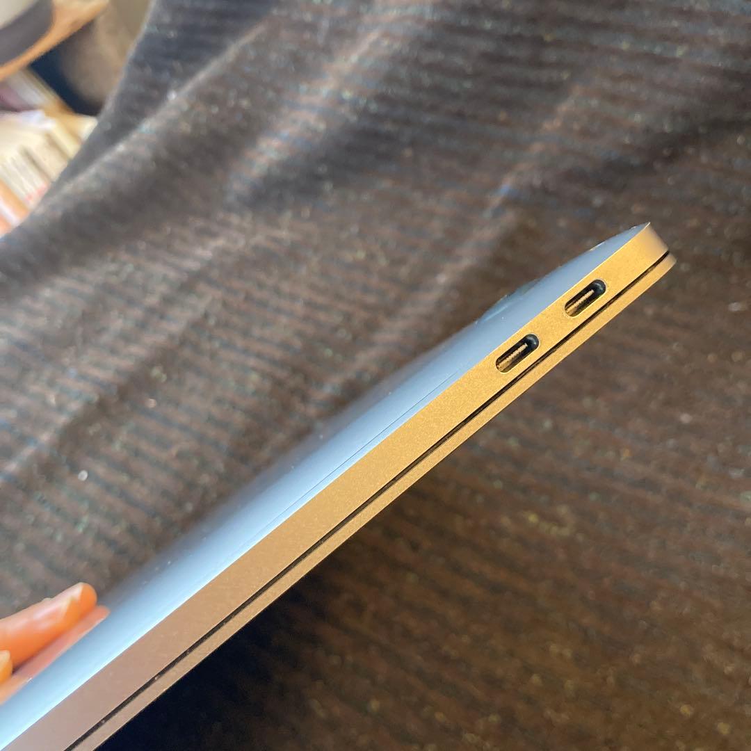 MacBook Pro 13インチ 画面割れ　バッテリーコネクタ不備　ジャンク品