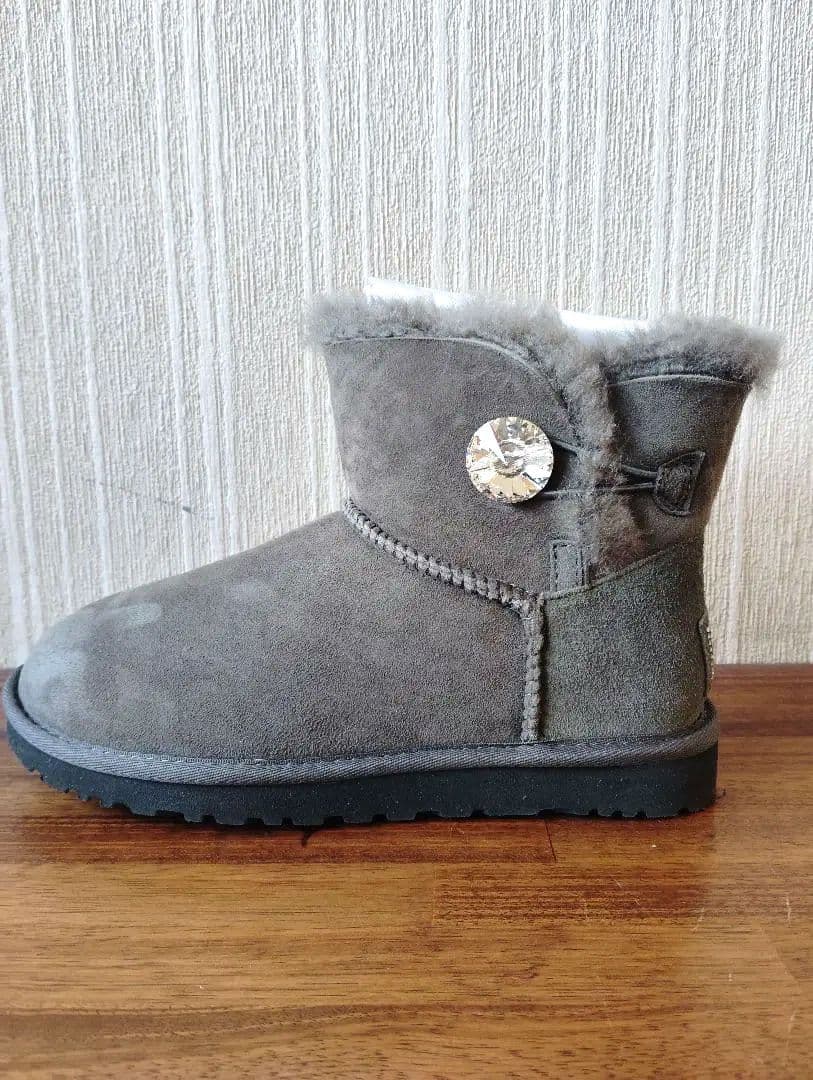 UGG　ブーツ　新品　アグ　BAILEY　BUTTON　BLING　23cm