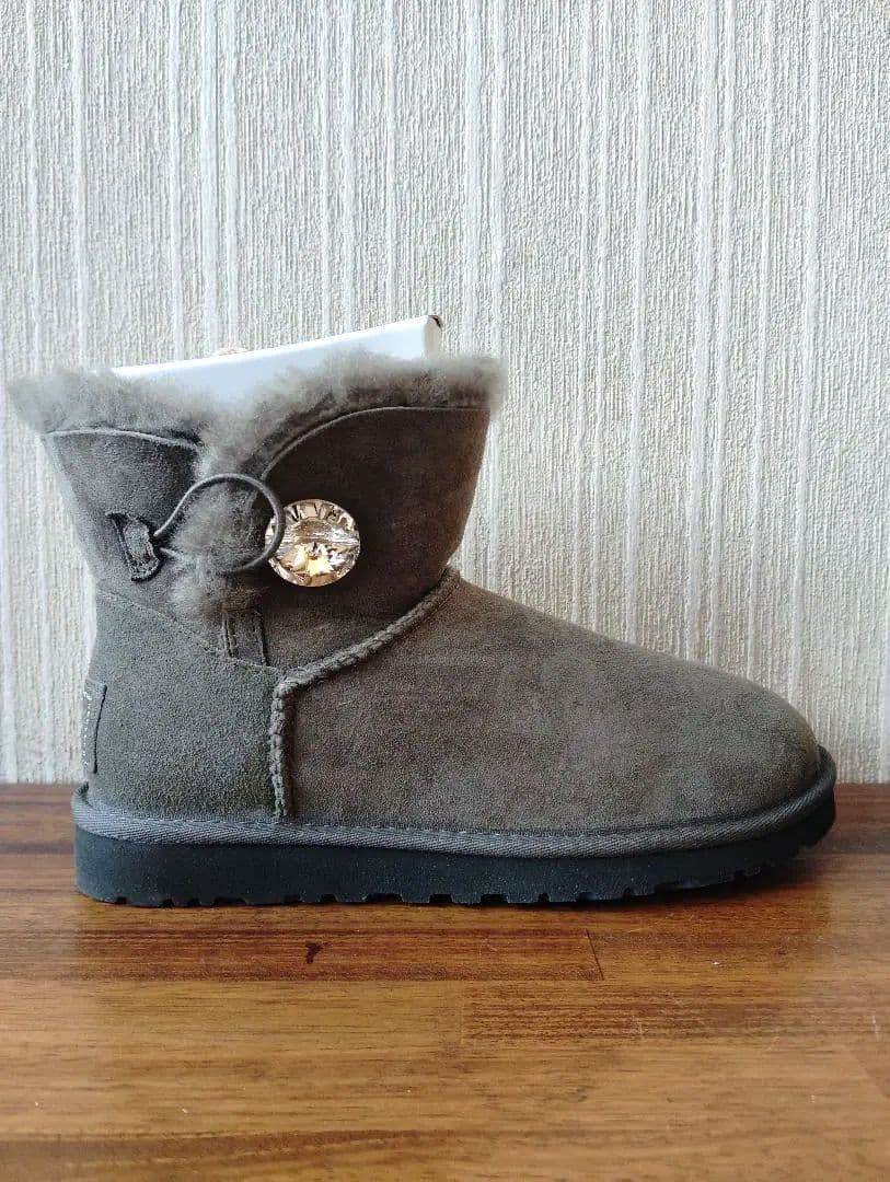 UGG　ブーツ　新品　アグ　BAILEY　BUTTON　BLING　23cm