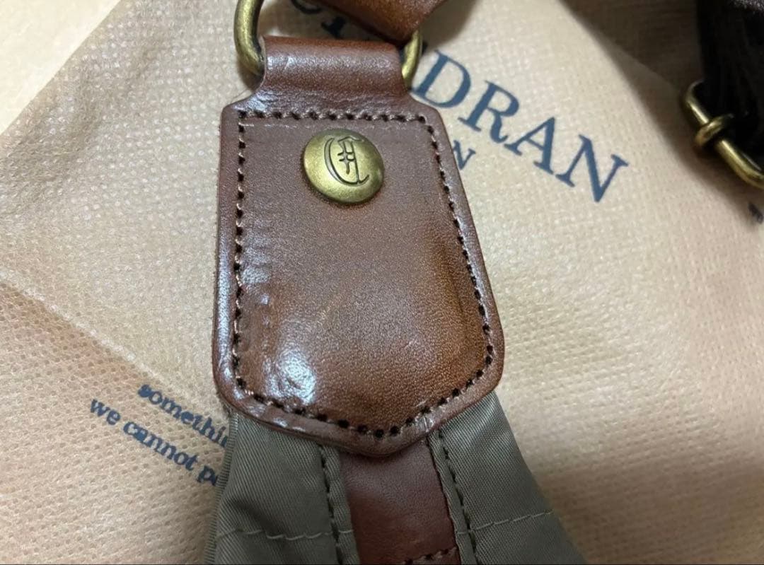 CLEDARAN キルティング ボディバッグ カーキ