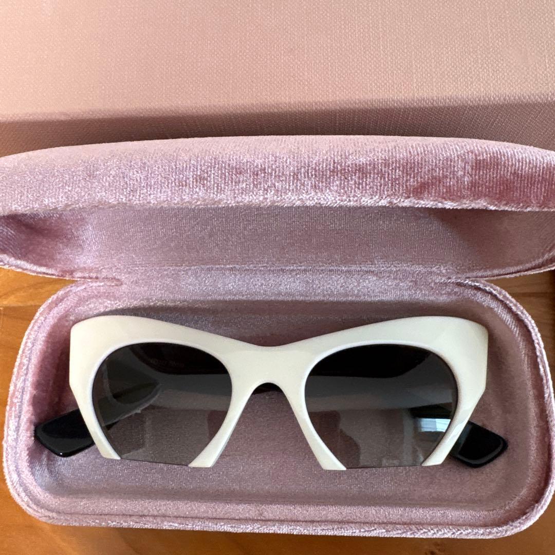 miumiu キャットアイ サングラス