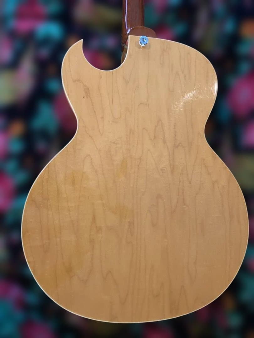 マ*エ様 Archtop Tribute AT-102