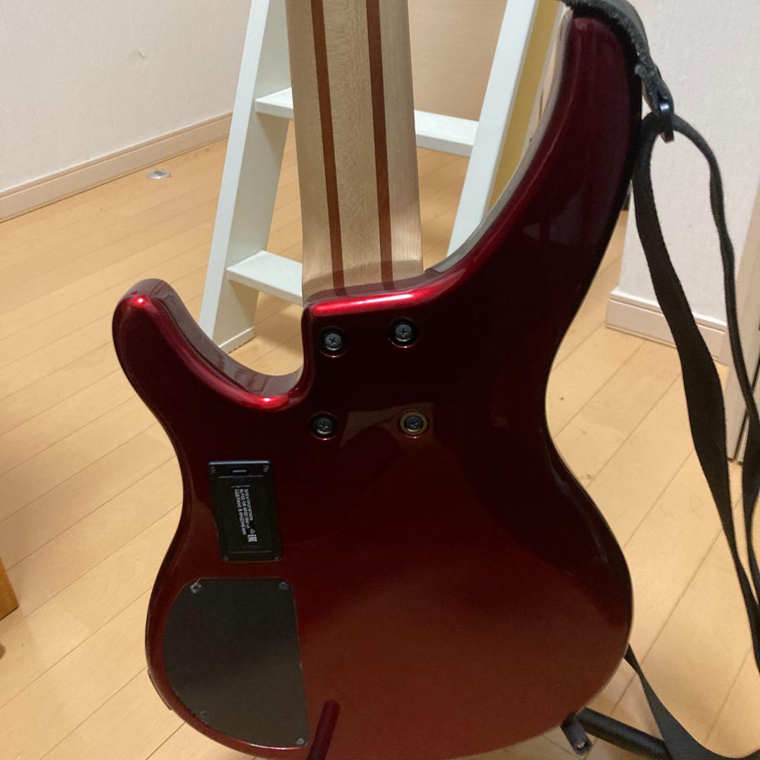 YAMAHA TRBX305 5弦エレキベース レッド ストラップ、ケース付き