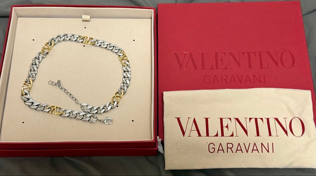 VALENTINO Vロゴ チェーンメタルネックレス
