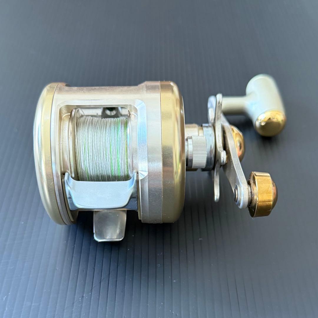 DAIWA/ダイワ　ミリオネア　ベイリトール　CV-Z 200F 右ハンドル