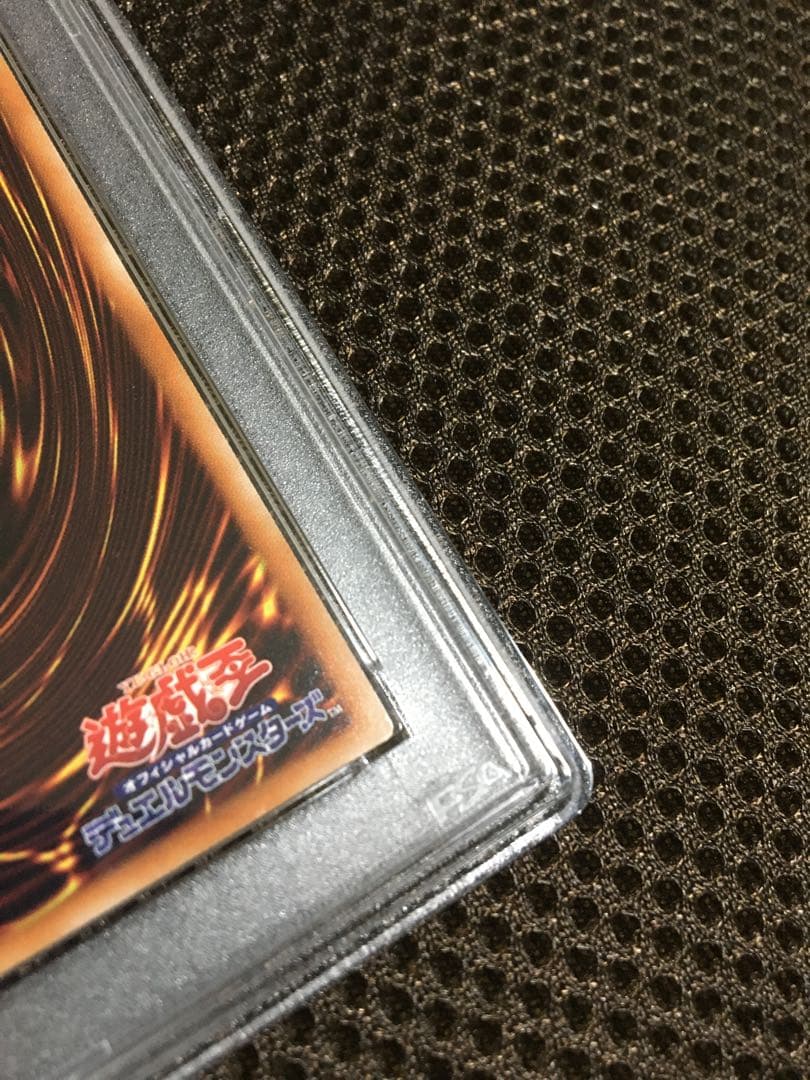 フォローで割引！ 遊戯王 PSA8 ブラック・マジシャン・ガール ホロ