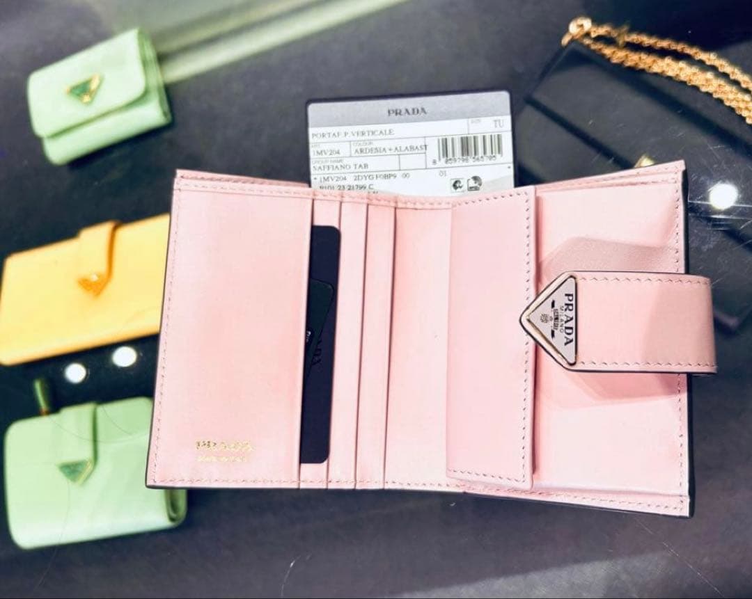 Ms onedayです ★新品PRADA サフィアーノ　折り財布 グレー
