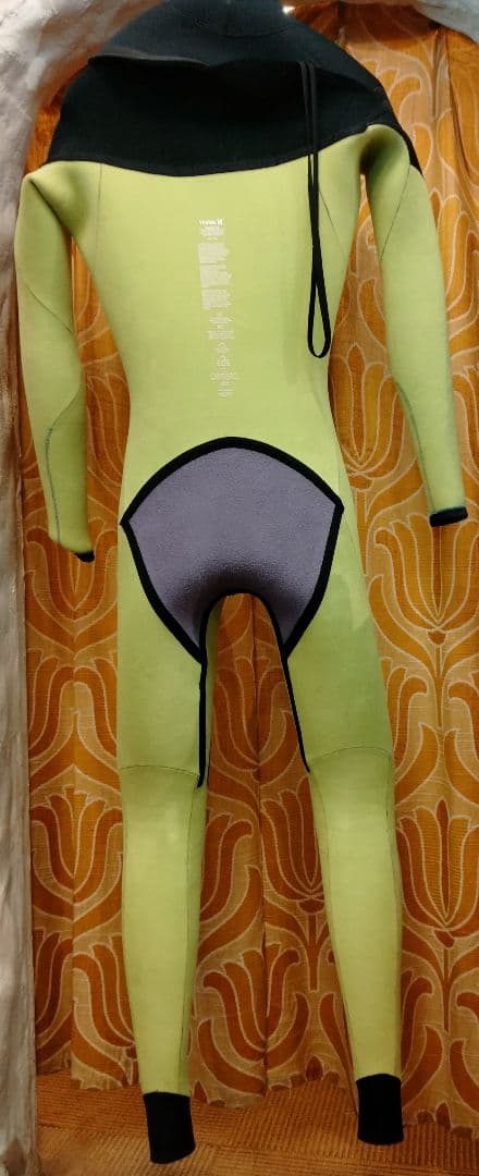 上位モデルセミドライ HURLEY 4/3mm