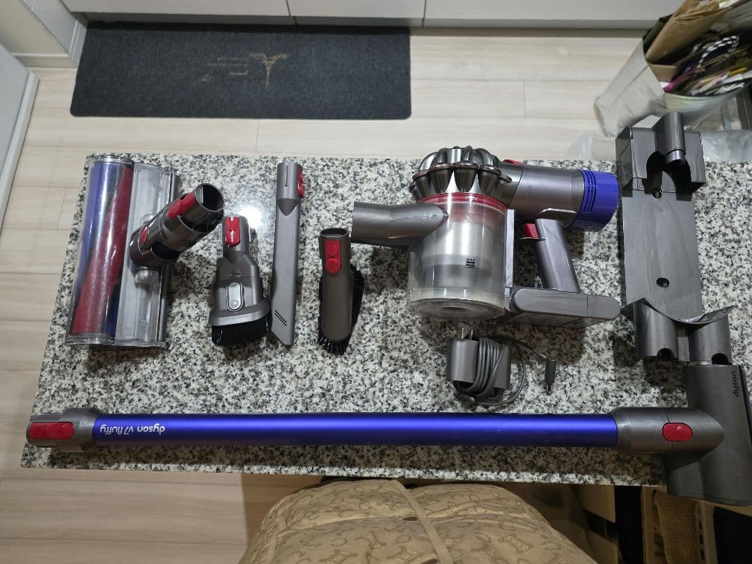 Dyson スティッククリーナー V7 Fluffy ※箱なし