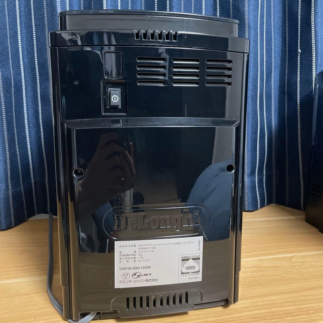 【美品】De'Longhi デンロギ　全自動コーヒーマシン　ECAM22112B