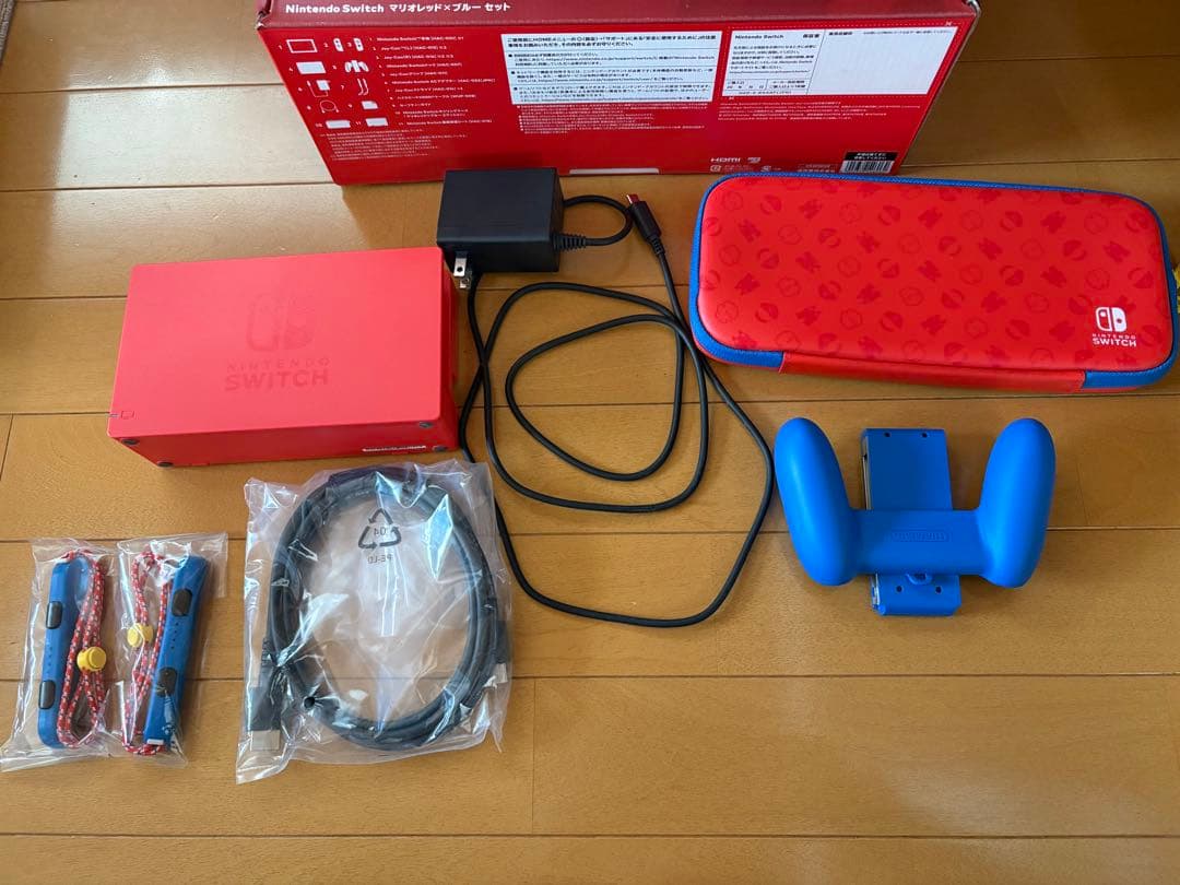 ニンテンドースイッチ　マリオレッド　ブルー　セット