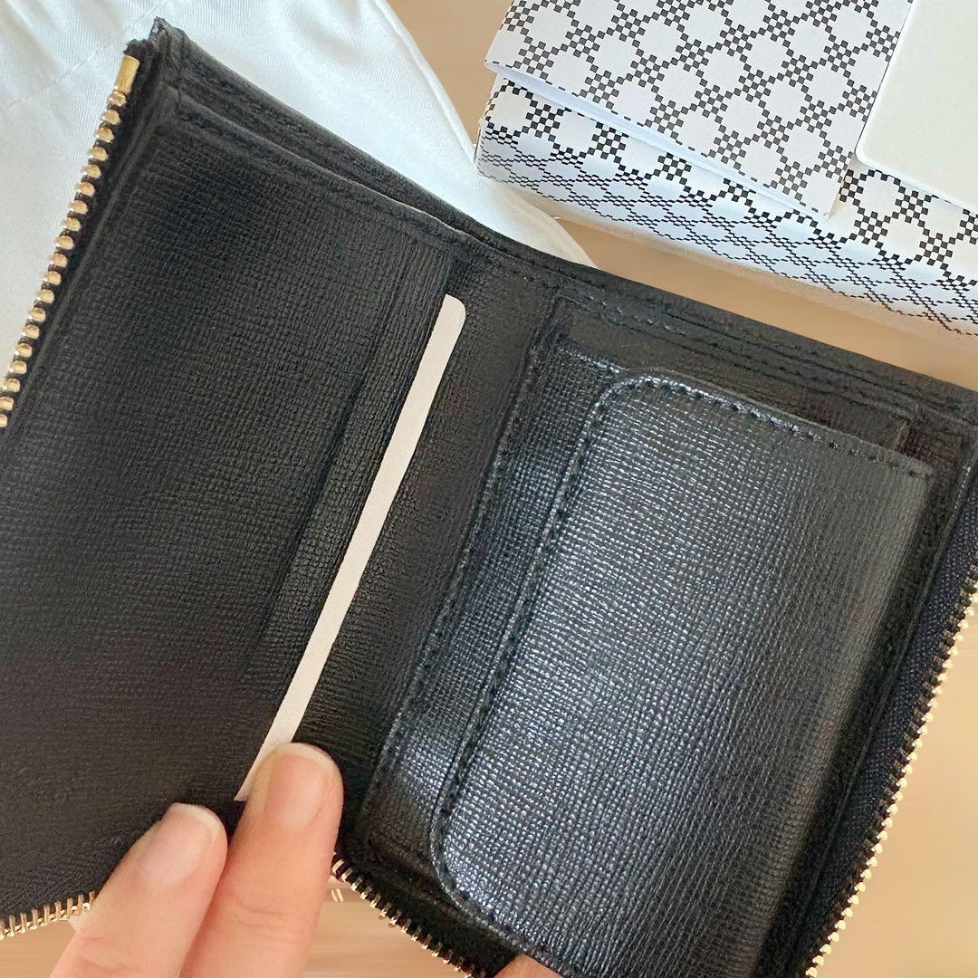 m*♪様 新品 未使用 FURLA ブラックレザー 二つ折り ファスナー ミニ