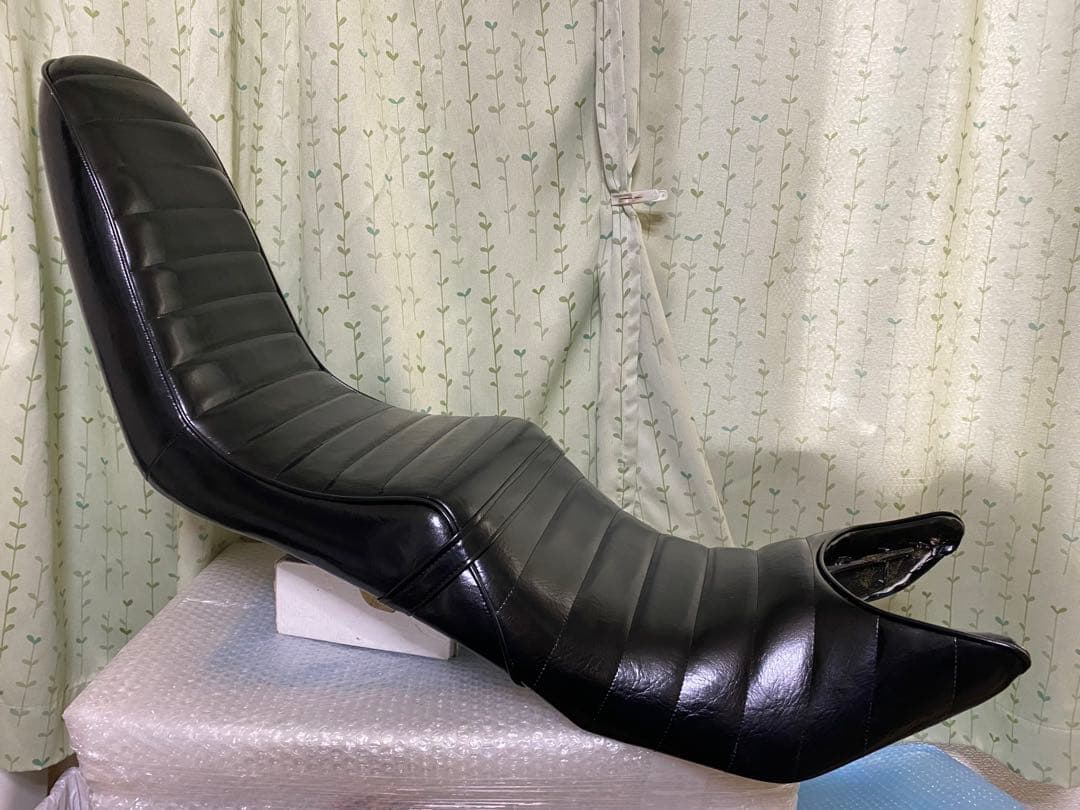 猫*様 特注 激レア 新品 ホーネット250 三段シート 艶あり黒 40cm M