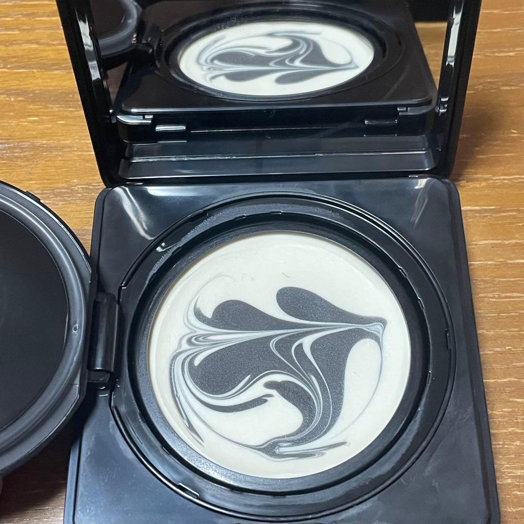 GIVENCHY ソワン ノワール UV コンパクト