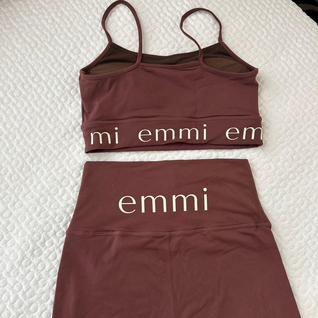 emmi yoga ブラウン　ヨガウェア　エミ