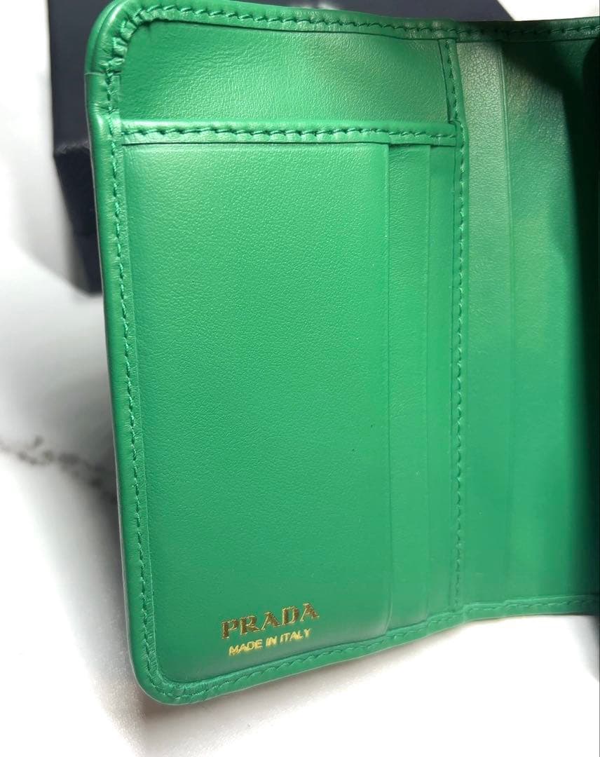 【超美品】プラダ PRADA 2つ折り 財布 ウォレット 緑 グリーン