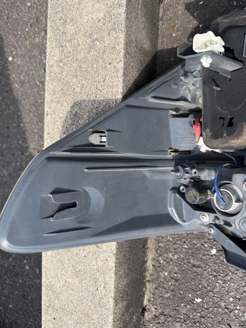 トヨタ ヴェルファイア ANH20W 2.4Z 7人 純正 テールランプ左